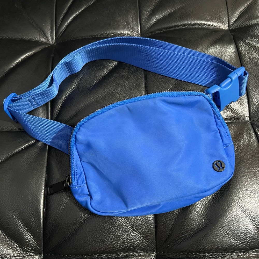 Lululemon Everywhere Belt Bag